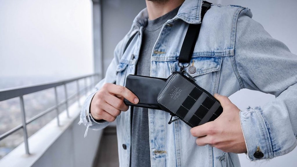 5 Important Types of Cases and Holsters for Superior Protection of Your Gadgets