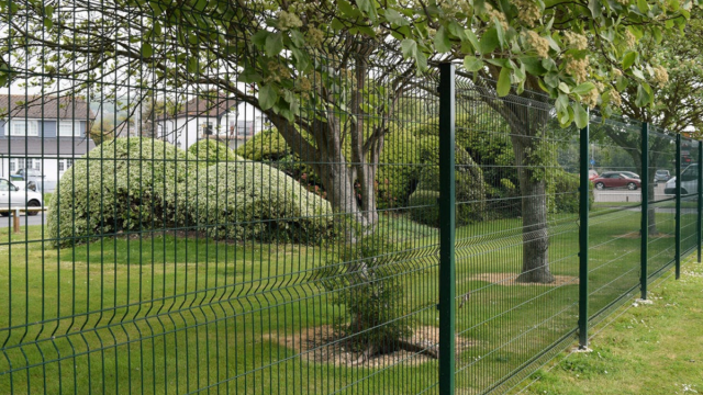 The Environmental Benefits of Opting for a Chain Link Fence