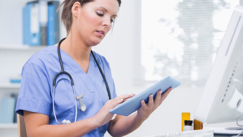 Why Medical Professionals Prefer Specialized Tablets Over PCs